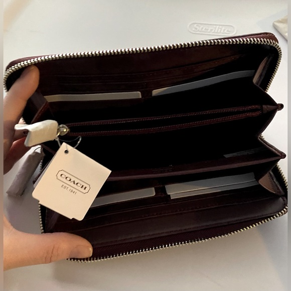NWT Coach Campbell Sig Buckle Accordion Zip Wallet SL/Khaki/Burgundy F50095 - Picture 6 of 9